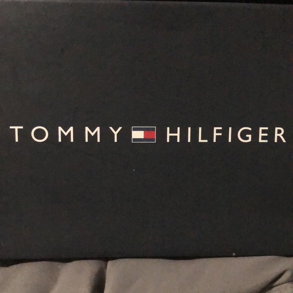 Tommy Hilfiger - Picture 4 of 4